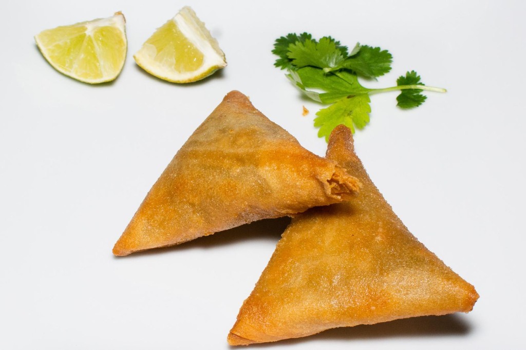 Golden beef or vegetable samosas